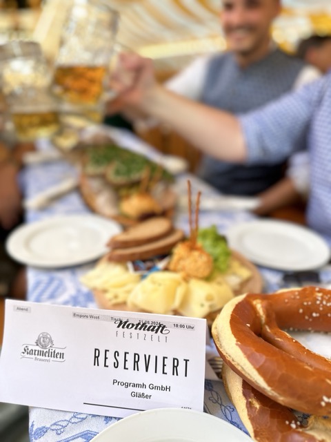 Gemeinsam feiern: Programh beim Gäubodenvolksfest